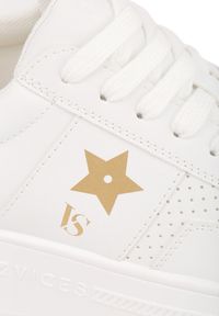 Renee - Biało-Złote Sneakersy Vices na Platformie z Gwiazdką Fenarra. Okazja: na co dzień. Kolor: biały. Materiał: skóra, jeans. Obcas: na platformie #8