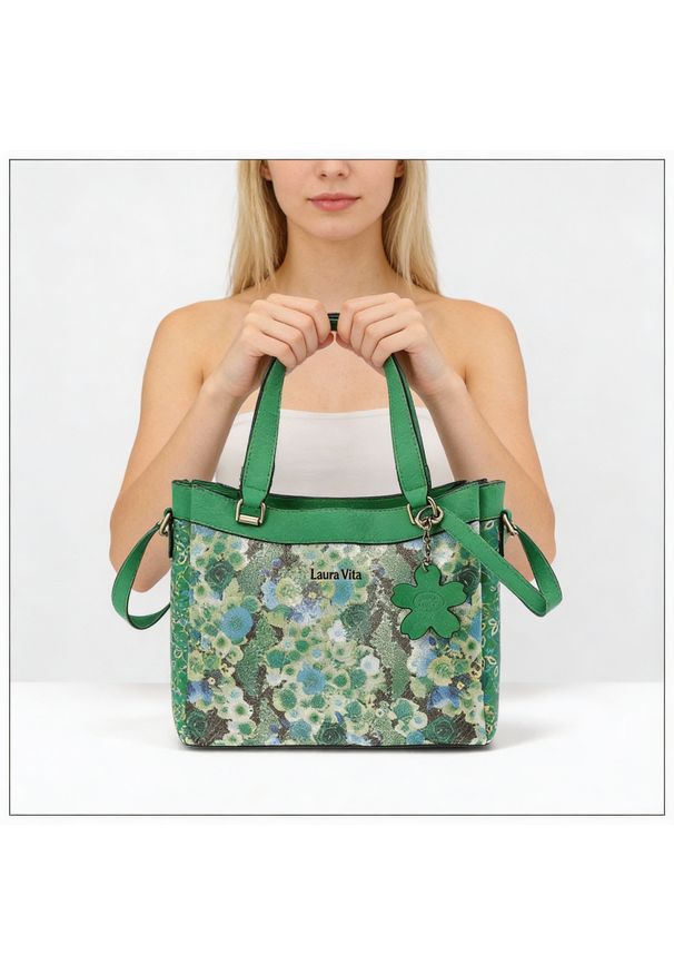 Torebka damska Laura Vita, z materiału syntetycznego z ozdobnym wzorem kwiatowym krótkie uchwyty do noszenia w dłoni regulowany pasek na ramię dekora. Kolor: zielony. Wzór: kwiaty. Styl: casual. Rodzaj torebki: na ramię