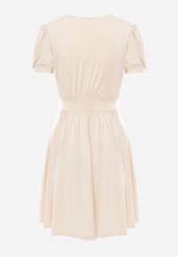 Born2be - Beżowa Sukienka Coryle. Okazja: na wesele, na ślub cywilny. Kolor: beżowy. Materiał: wiskoza, dzianina. Długość rękawa: krótki rękaw. Wzór: gładki. Typ sukienki: kopertowe. Długość: mini #3