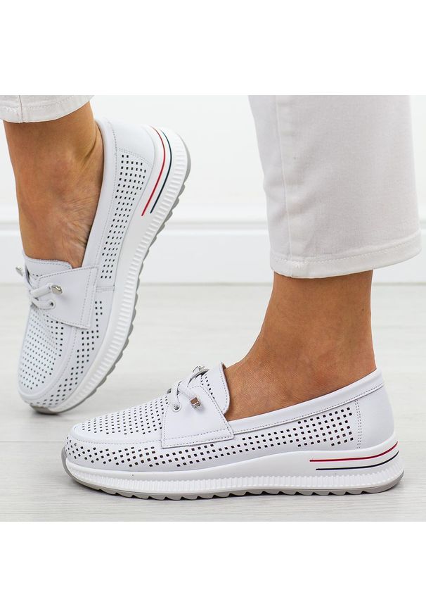 Białe ażurowe skórzane półbuty damskie Cambell 07302. Okazja: na spacer, na co dzień. Kolor: biały. Materiał: skóra. Szerokość cholewki: normalna. Wzór: ażurowy. Sezon: wiosna, jesień, lato. Styl: casual, elegancki, klasyczny