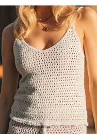 Sinsay - Bawełniany ażurowy top na ramiączkach - kremowy. Kolor: kremowy. Materiał: bawełna. Długość rękawa: na ramiączkach. Wzór: ażurowy #1