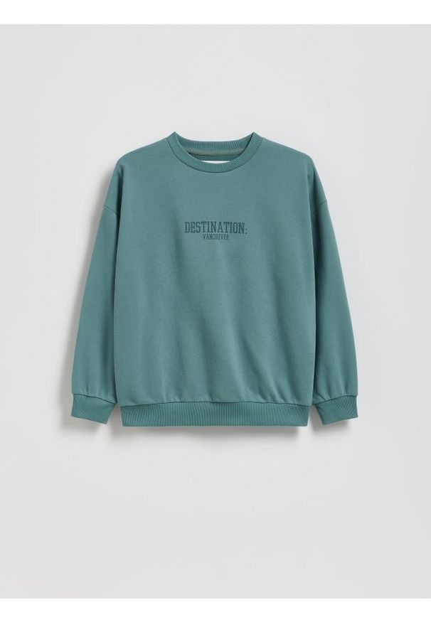 Reserved - Bluza z nadrukiem - morski. Kolor: morski. Materiał: dzianina, bawełna. Wzór: nadruk