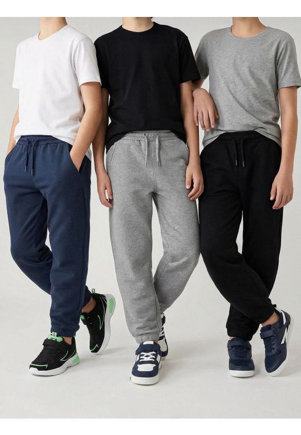 Sinsay - Spodnie dresowe jogger 3 pack - wielobarwny. Materiał: dresówka