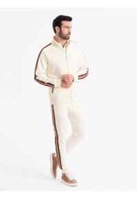 Ombre Clothing - Dresowy komplet set męski bluza rozpinana + spodnie dresowe joggery - kremowy V3 - Rozmiar: M. Okazja: na co dzień, do domu. Typ kołnierza: kołnierzyk stójkowy. Kolor: kremowy. Materiał: dresówka. Długość rękawa: raglanowy rękaw. Wzór: aplikacja. Styl: casual, sportowy #1