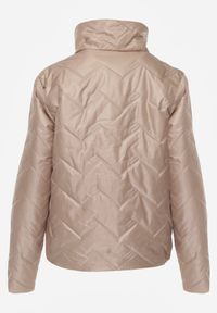 Born2be - Brązowa Dwustronna Kurtka Pikowana Ozdobiona Naszywką i Panterką Nemopis. Okazja: na co dzień. Kolor: brązowy. Materiał: jeans. Wzór: motyw zwierzęcy, aplikacja. Styl: casual #4