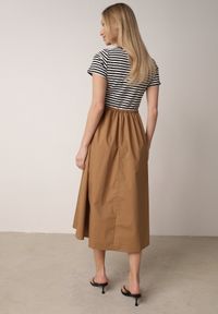 Born2be - Czarno-Beżowa Rozkloszowana Sukienka z Bawełny Imitująca Bluzkę w Paski i Spódnicę Chathusa. Okazja: na co dzień. Kolor: czarny. Materiał: bawełna. Wzór: paski. Sezon: lato. Typ sukienki: rozkloszowane, proste. Styl: casual, klasyczny #2