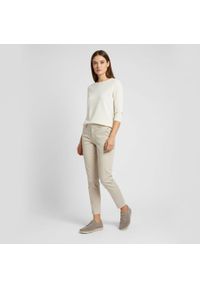 Półbuty damskie S.Barski cholewka ze skóry naturalnej z drobną perforacją klasyczne sznurowanie smukły fason zaokrąglony nosek niska jednolita podesz. Okazja: na co dzień. Zapięcie: sznurówki. Kolor: szary. Materiał: skóra. Szerokość cholewki: normalna. Wzór: jednolity. Styl: klasyczny #8