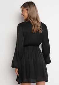 Born2be - Czarna Rozkloszowana Sukienka Mini z Gumką w Pasie Gaiame. Kolor: czarny. Materiał: materiał. Długość: mini #5