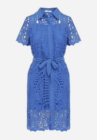 Born2be - Niebieska Ażurowa Sukienka Koszulowa Midi z Wiązanym Paskiem Pamy. Kolor: niebieski. Materiał: koronka, materiał. Długość rękawa: krótki rękaw. Wzór: ażurowy. Typ sukienki: koszulowe. Styl: klasyczny. Długość: midi #3
