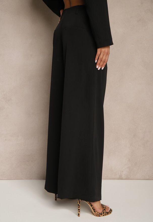 Renee - Czarne Garniturowe Szerokie Spodnie High Waist Karmoi. Stan: podwyższony. Kolor: czarny. Styl: klasyczny, elegancki