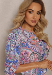 Renee - Niebiesko-Fioletowa Bluzka Koszula z Kolorowym Ornamentalnym Wzorem i Guzikami Przy Dekolcie Adelra. Okazja: na co dzień. Kolor: niebieski. Materiał: materiał. Długość rękawa: długi rękaw. Długość: długie. Wzór: kolorowy. Styl: casual #3