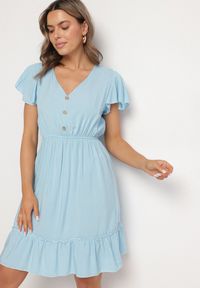 Born2be - Niebieska Rozkloszowana Bawełniana Sukienka z Guzikami i Falbanami Natinema. Okazja: na co dzień. Typ kołnierza: dekolt w serek. Kolor: niebieski. Materiał: bawełna. Sezon: lato. Styl: casual #3