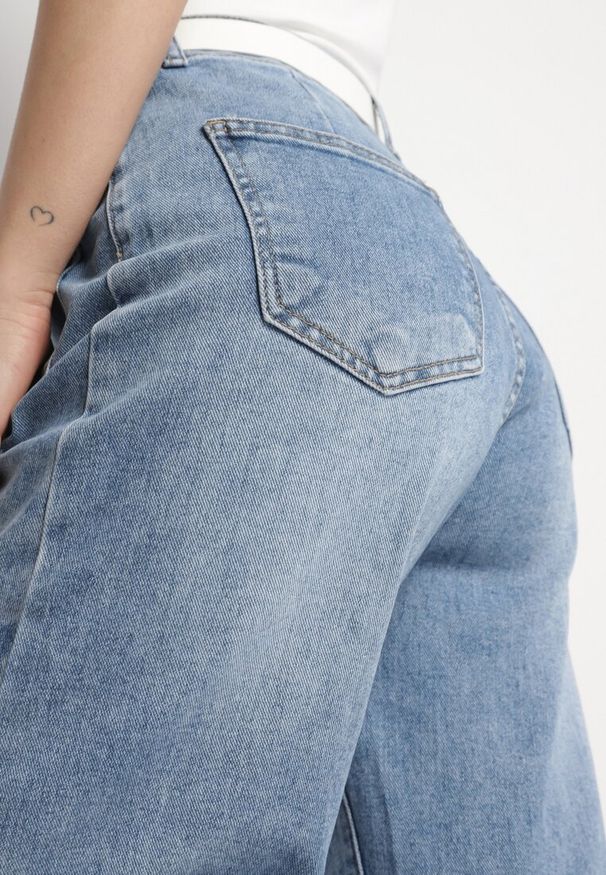Born2be - Niebieskie Jeansy o Szerokim Kroju ze Wsuwanymi Kieszeniami z Przodu Deladwen. Okazja: na co dzień. Kolor: niebieski. Styl: retro, casual, klasyczny