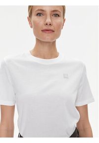 Calvin Klein Jeans T-Shirt J20J223226 Biały Regular Fit. Kolor: biały. Materiał: bawełna