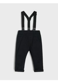 Sinsay - Bawełniane spodnie z szelkami - czarny. Kolor: czarny. Materiał: bawełna #1