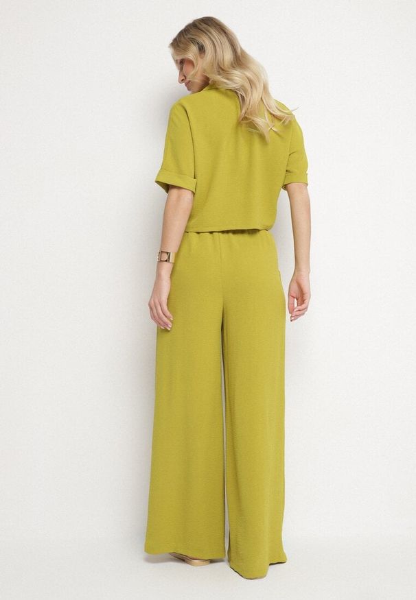 Born2be - Zielony Komplet z Szerokimi Spodniami i Krótką Koszulą z Krótkim Rękawem Mirtebia. Kolor: zielony