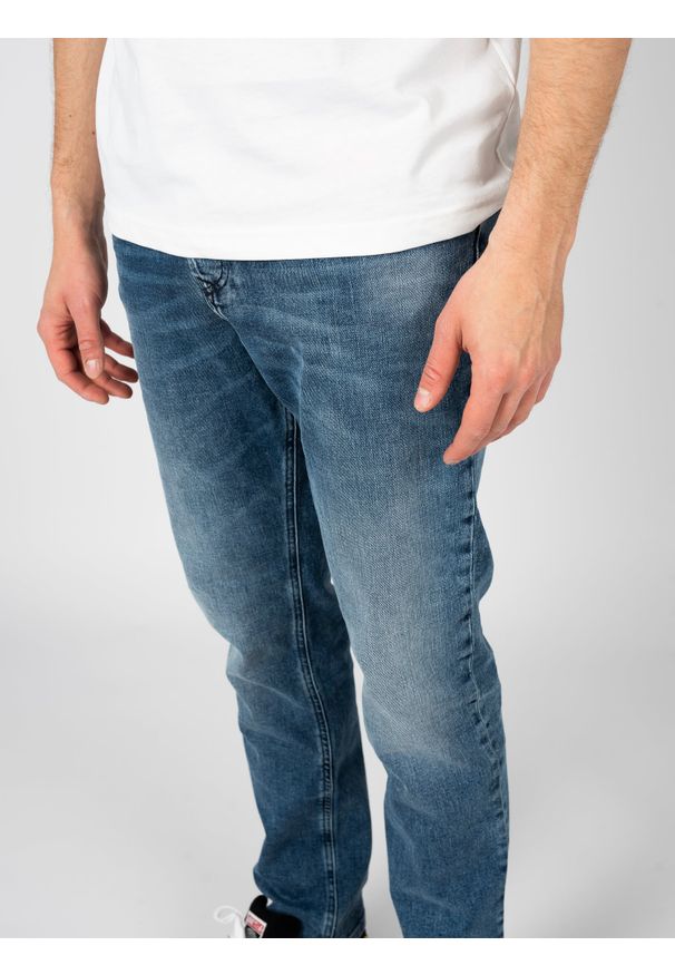 Diesel Jeansy "D-Fining" | A12024-R09IM | Mężczyzna | Niebieski. Okazja: na co dzień. Kolor: niebieski. Długość: długie. Styl: casual, elegancki