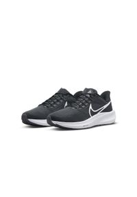 Buty do biegania damskie Nike Air Zoom Pegasus 39. Zapięcie: sznurówki. Kolor: biały, czarny, wielokolorowy. Materiał: guma, syntetyk, tkanina, materiał. Szerokość cholewki: normalna. Model: Nike Zoom