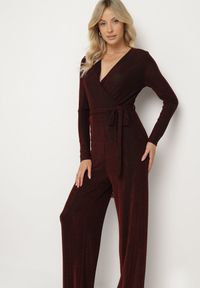Born2be - Bordowy Taliowany Kombinezon z Wiskozą Ozdobiony Paskiem i Metaliczną Nicią Lilanna. Okazja: na co dzień, na imprezę. Kolor: czerwony. Materiał: wiskoza. Wzór: aplikacja. Styl: casual, elegancki #2