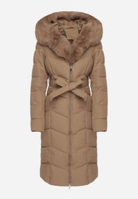 Born2be - Beżowa Pikowana Kurtka z Futerkowym Obszyciem i Paskiem Samiria. Okazja: na co dzień, do pracy, na spotkanie biznesowe. Kolor: beżowy. Materiał: poliester, dzianina, jeans, futro. Styl: biznesowy, klasyczny, casual #4