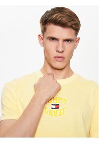 Tommy Jeans T-Shirt Classic Logo DM0DM16227 Żółty Regular Fit. Kolor: żółty. Materiał: bawełna