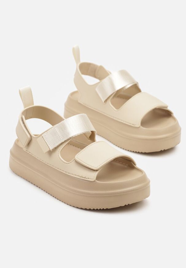 Renee - Beżowe Sandały na Platformie Ozdobione Dwoma Paskami Sovoiti. Zapięcie: pasek. Kolor: beżowy. Wzór: aplikacja. Sezon: lato. Obcas: na platformie. Styl: elegancki. Wysokość obcasa: średni