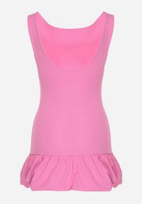 Born2be - Różowy Taliowany Kombinezon Ozdobiony Falbanką Semiriela. Okazja: na co dzień. Kolor: różowy. Wzór: aplikacja. Styl: klasyczny, casual #3