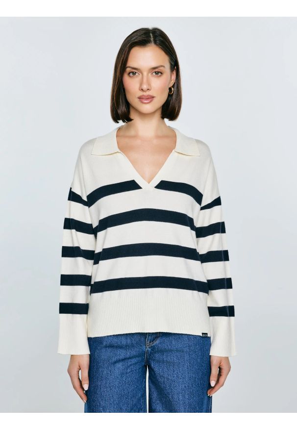 Big-Star - Sweter damski polo w pasy kremowo-czarne Alina 100. Okazja: na co dzień. Typ kołnierza: polo. Kolor: biały. Materiał: wiskoza. Styl: casual, elegancki