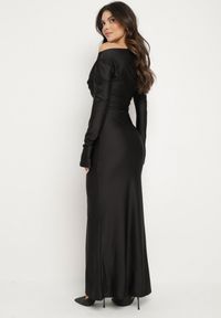 Born2be - Czarna Dopasowana Sukienka z Rozcięciem i Asymetrycznym Dekoltem Ravielis. Okazja: na imprezę. Kolor: czarny. Długość rękawa: długi rękaw. Typ sukienki: asymetryczne. Styl: elegancki, klasyczny #3