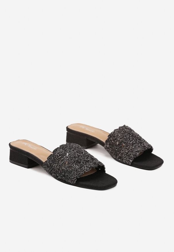 Renee - Czarne Klapki na Niskim Słupku z Plecionką Galiona. Okazja: na co dzień. Kolor: czarny. Materiał: jeans. Wzór: aplikacja. Obcas: na słupku. Styl: elegancki, casual. Wysokość obcasa: średni