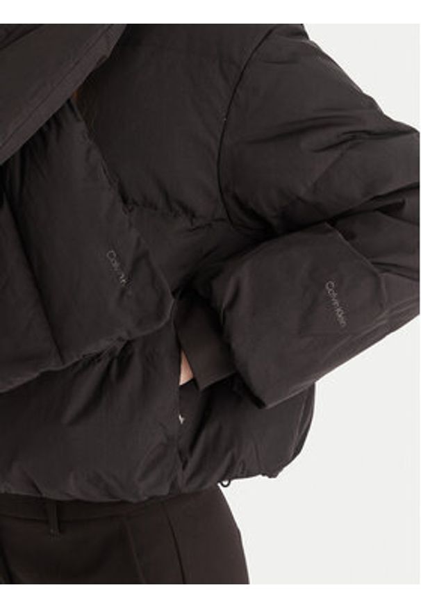 Calvin Klein Kurtka puchowa LV044D518G Czarny Regular Fit. Kolor: czarny. Materiał: syntetyk