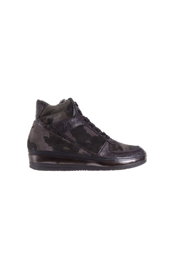 Sneakersy Bayla-131 4002 Woodland, Moro, Skóra naturalna. Zapięcie: pasek. Kolor: czarny. Materiał: nubuk. Szerokość cholewki: normalna. Wzór: moro. Obcas: na koturnie