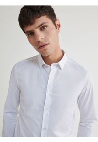 Reserved - Koszula slim fit - biały. Kolor: biały. Materiał: tkanina, bawełna