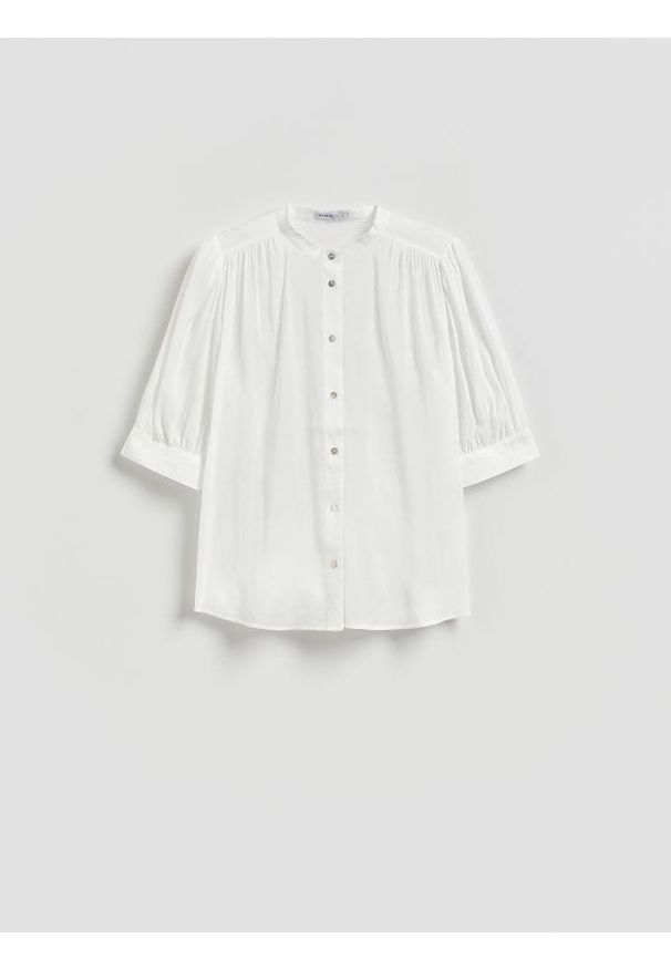 Reserved - Koszula z krótkim rękawem - biały. Kolor: biały. Materiał: tkanina, wiskoza. Długość rękawa: krótki rękaw. Długość: krótkie