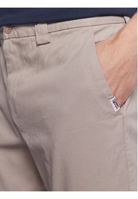 Tommy Jeans Chinosy Dad DM0DM13491 Beżowy Regular Fit. Kolor: beżowy. Materiał: bawełna #4