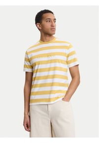 Guess Jeans T-Shirt M4YI84 K9XF1 Żółty Regular Fit. Kolor: żółty. Materiał: bawełna #1