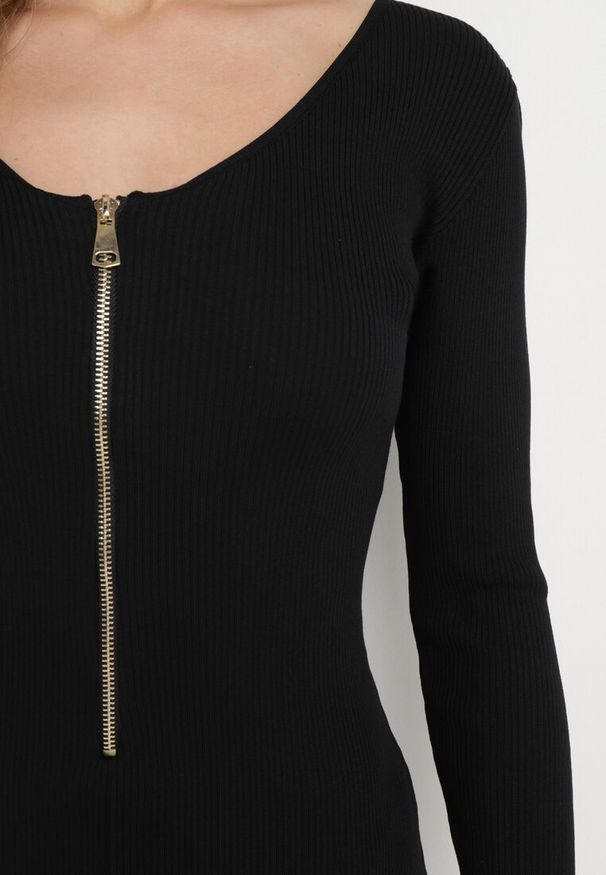 Born2be - Czarny Wiskozowy Kombinezon Bodycon z Prążkowaniem i Suwakiem Alnorema. Kolor: czarny. Materiał: prążkowany, wiskoza. Styl: elegancki