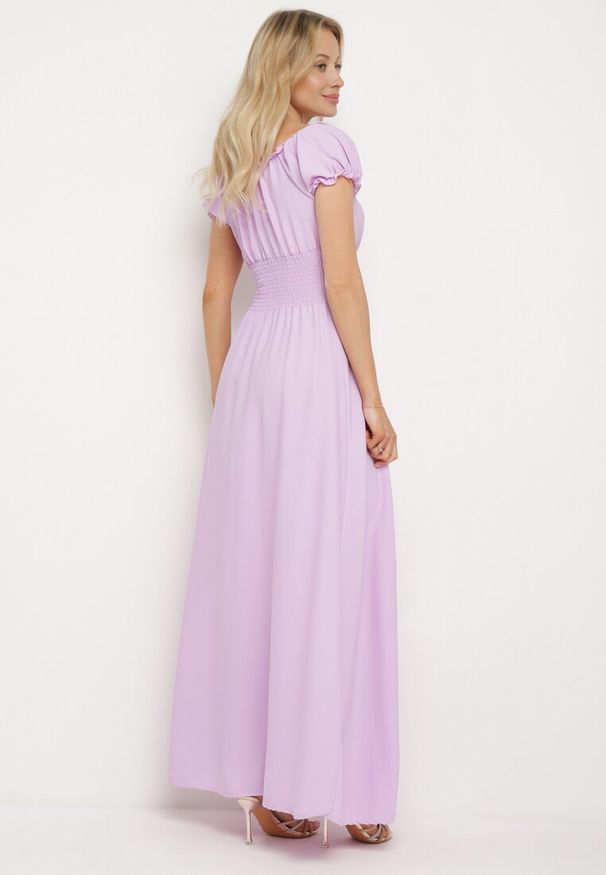 Born2be - Fioletowa Wiskozowa Sukienka z Gumką w Pasie i Trójkątnym Dekoltem Quneri. Okazja: na imprezę, na randkę, na spacer. Kolor: fioletowy. Materiał: wiskoza. Typ sukienki: sportowe. Styl: sportowy, elegancki