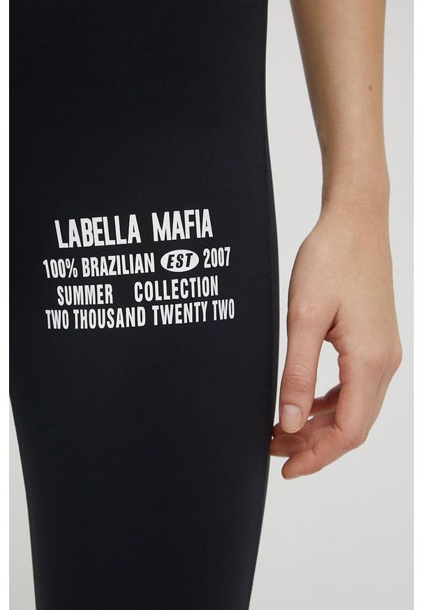 LABELLAMAFIA - LaBellaMafia legginsy treningowe Flag damskie kolor czarny z nadrukiem. Stan: podwyższony. Kolor: czarny. Wzór: nadruk