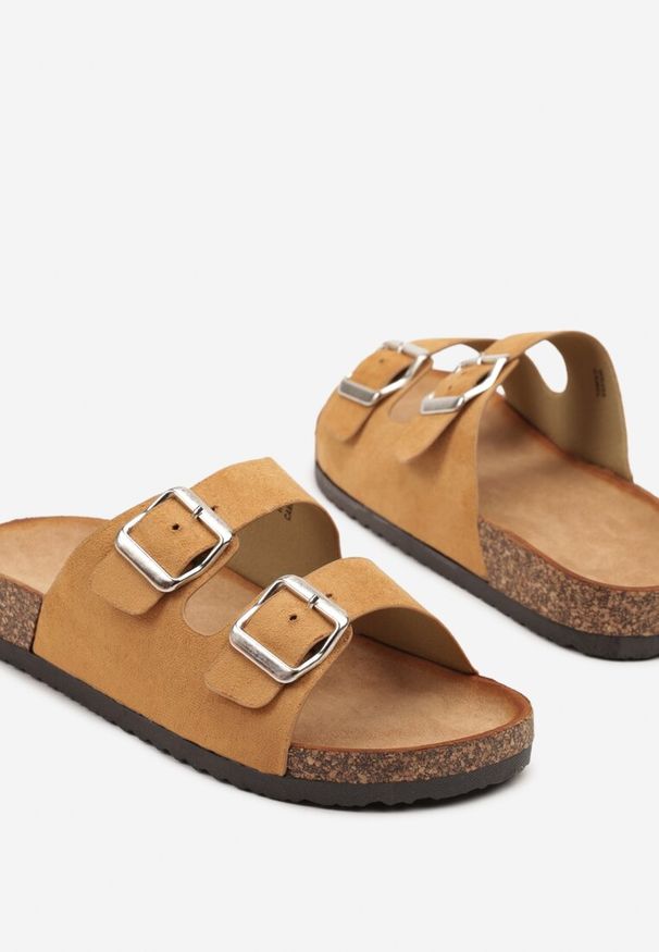 Born2be - Brązowe Klapki na Grubej Korkowej Podeszwie z Dwoma Paskami Ivelimi. Okazja: na co dzień. Kolor: brązowy. Materiał: skóra. Styl: elegancki, casual