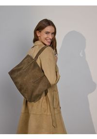 Reserved - Zamszowa torebka shopper - brązowy. Kolor: brązowy. Materiał: zamszowe #1