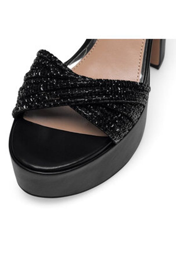 Nine West Sandały WFA2736-1 Czarny. Kolor: czarny. Materiał: syntetyk