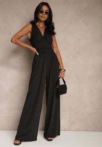 Renee - Czarny Taliowany Kombinezon Wide Leg z Wiskozą Baniselia. Okazja: na co dzień. Kolor: czarny. Materiał: wiskoza. Styl: casual, elegancki #3