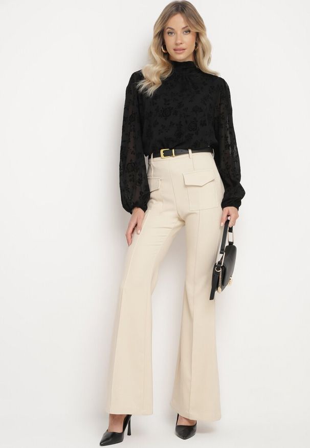 Born2be - Beżowe Spodnie Dzwony High Waist Yave. Okazja: na co dzień. Stan: podwyższony. Kolor: beżowy. Wzór: aplikacja. Styl: elegancki, casual