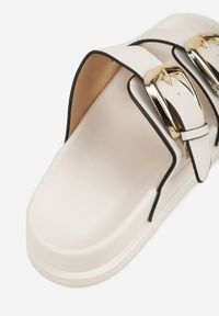 Renee - Białe Klapki z Metalicznymi Klamrami Aetheta. Okazja: na spacer. Kolor: biały #7