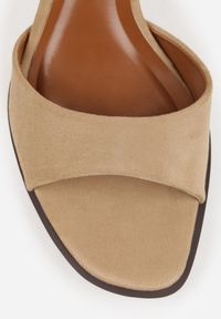 Renee - Beżowe Eleganckie Klapki VICES na Niskiej Szpilce z Imitacji Zamszu Hartar. Kolor: beżowy. Materiał: zamsz. Obcas: na obcasie. Styl: elegancki. Wysokość obcasa: średni #4