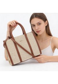 Torebka damska Rieker, torebka z plecionego materiału tekstylnego z elementami skóry naturalnej o prostej sztywnej formie z wygodnymi uchwytami i dod. Kolor: brązowy. Sezon: wiosna, lato. Materiał: skórzane. Styl: casual, elegancki. Rodzaj torebki: na ramię #1