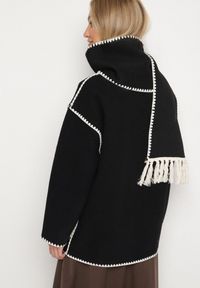 Born2be - Czarna Pudełkowa Kurtka z Ozdobnymi Przeszyciami i Szalikiem Salenalia. Okazja: na co dzień. Kolor: czarny. Materiał: jeans. Styl: casual, elegancki #5