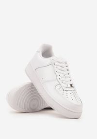 Renee - Białe Sneakersy ze Skóry Naturalnej z Perforacją Rilarose. Okazja: na co dzień. Kolor: biały. Materiał: skóra #3
