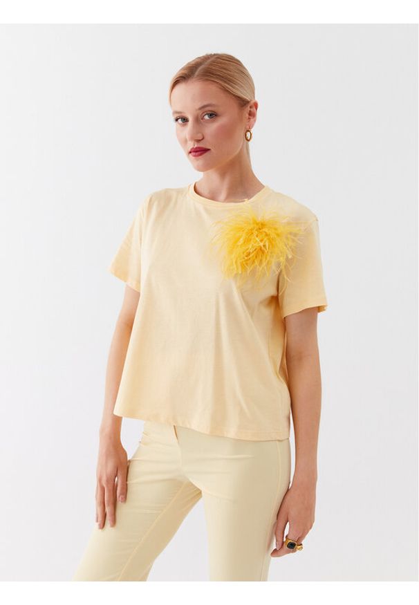 Patrizia Pepe T-Shirt 2M4282/J035-Y433 Żółty Relaxed Fit. Kolor: żółty. Materiał: bawełna